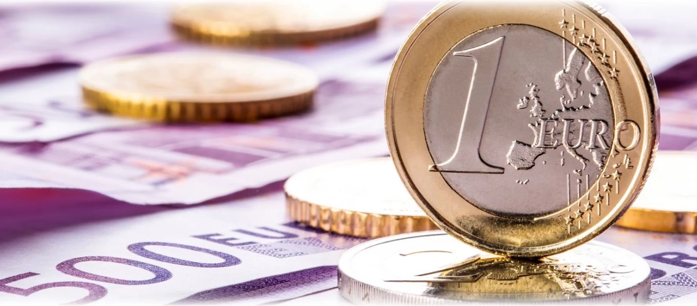 Τέλος τον Οκτώβριο στα capital controls - Σενάρια για «κούρεμα» καταθέσεων του εξωτερικού